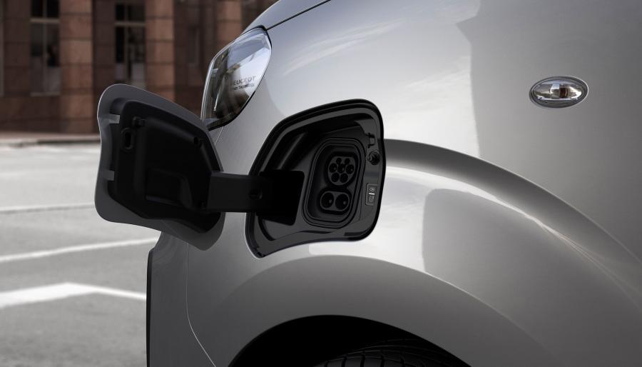 Детали экстерьера Peugeot e-Expert 2020 года  (фото 13 из 15)